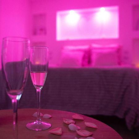 Love Room Perpignan Jacuzzi & Ambiance Romantique Villeneuve-de-la-Raho Exterior foto
