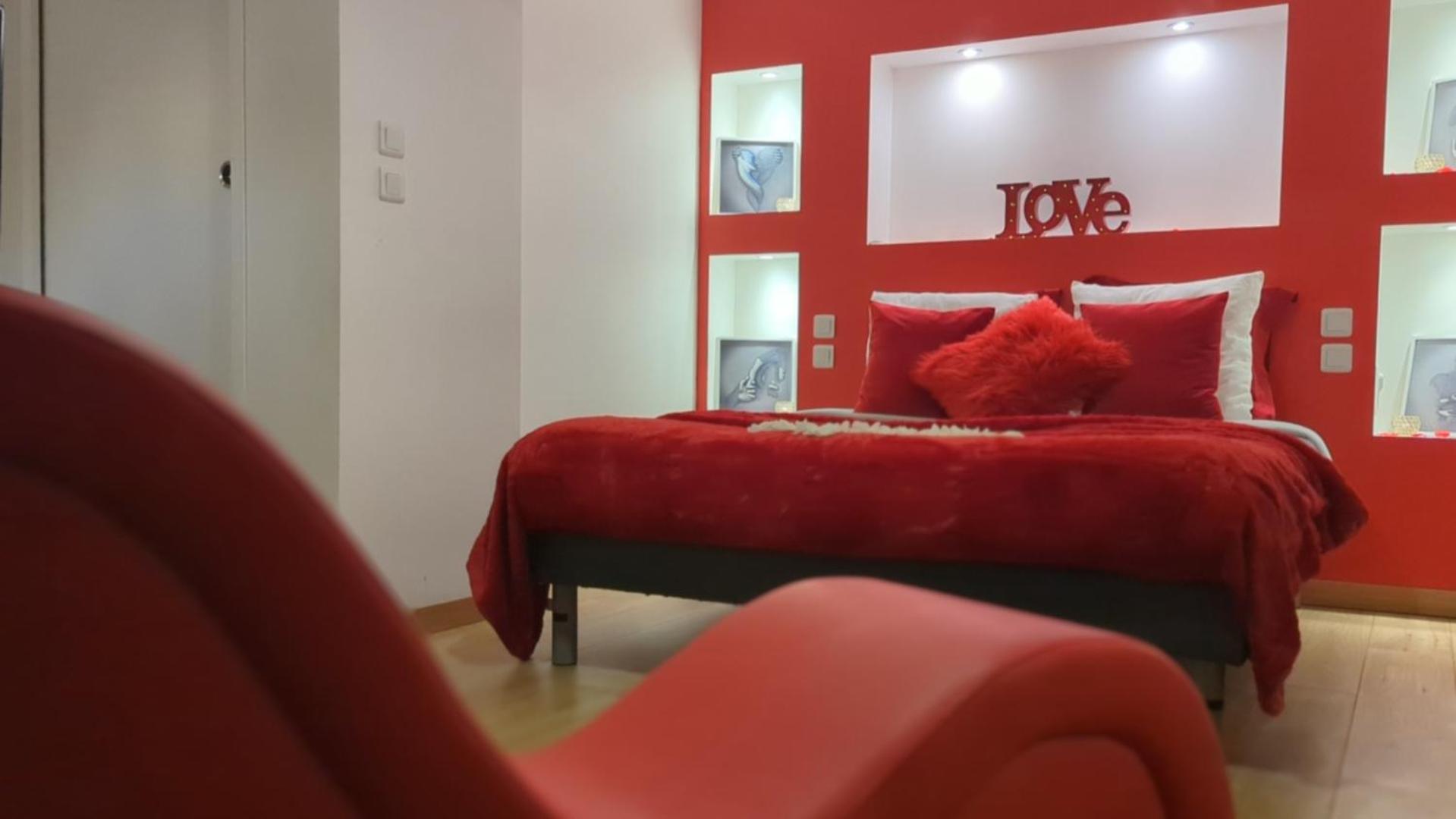Love Room Perpignan Jacuzzi & Ambiance Romantique Villeneuve-de-la-Raho Exterior foto
