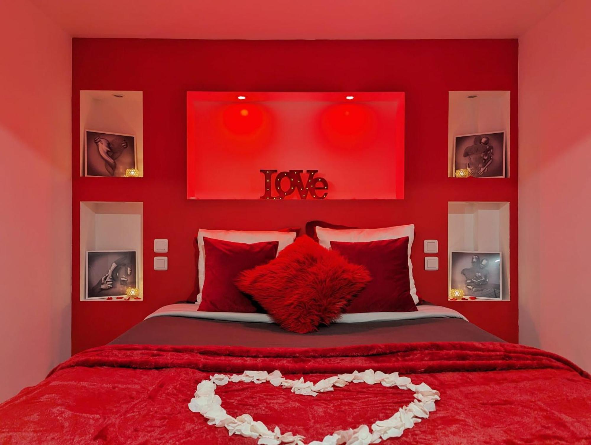 Love Room Perpignan Jacuzzi & Ambiance Romantique Villeneuve-de-la-Raho Exterior foto
