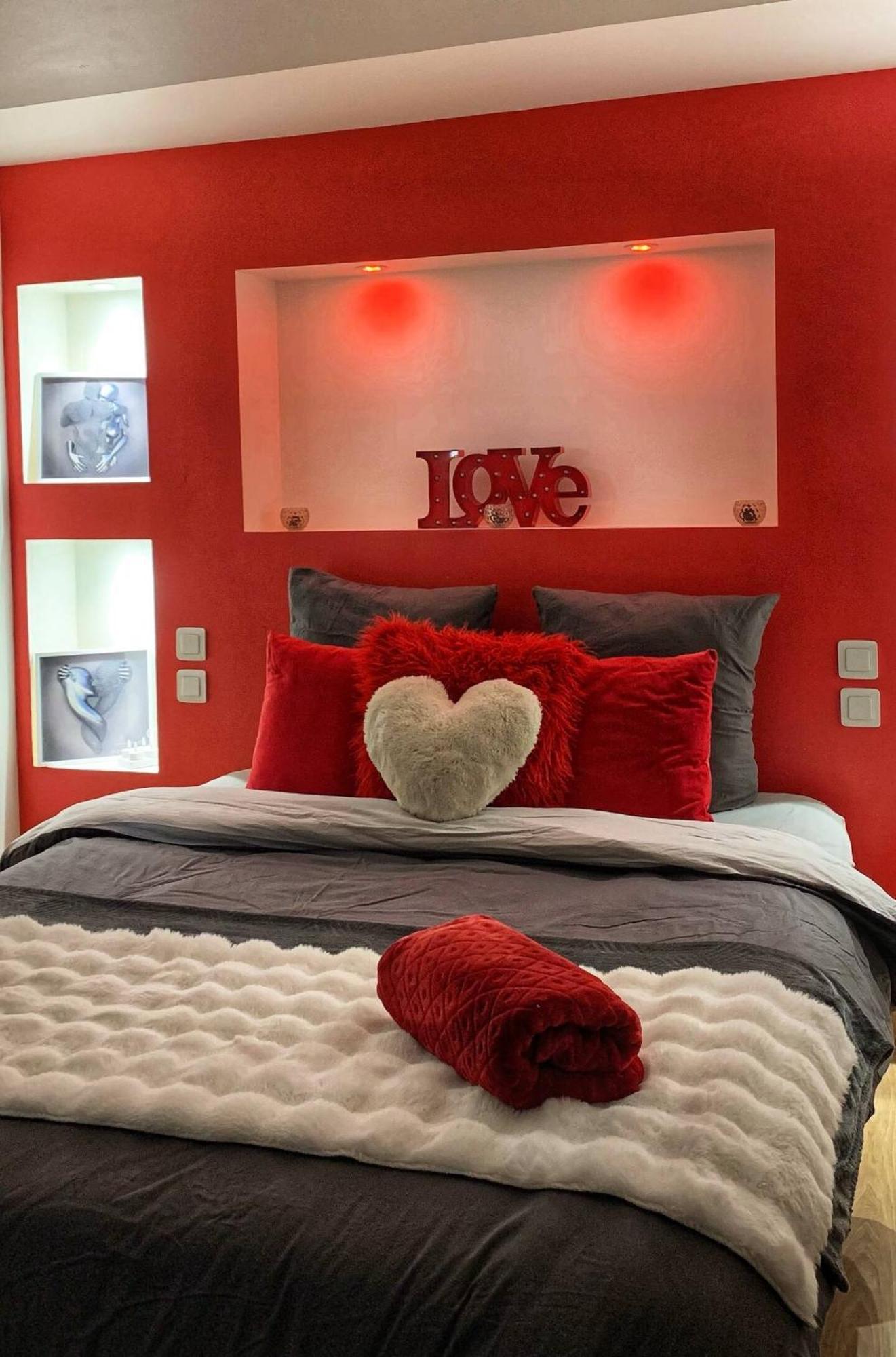 Love Room Perpignan Jacuzzi & Ambiance Romantique Villeneuve-de-la-Raho Exterior foto