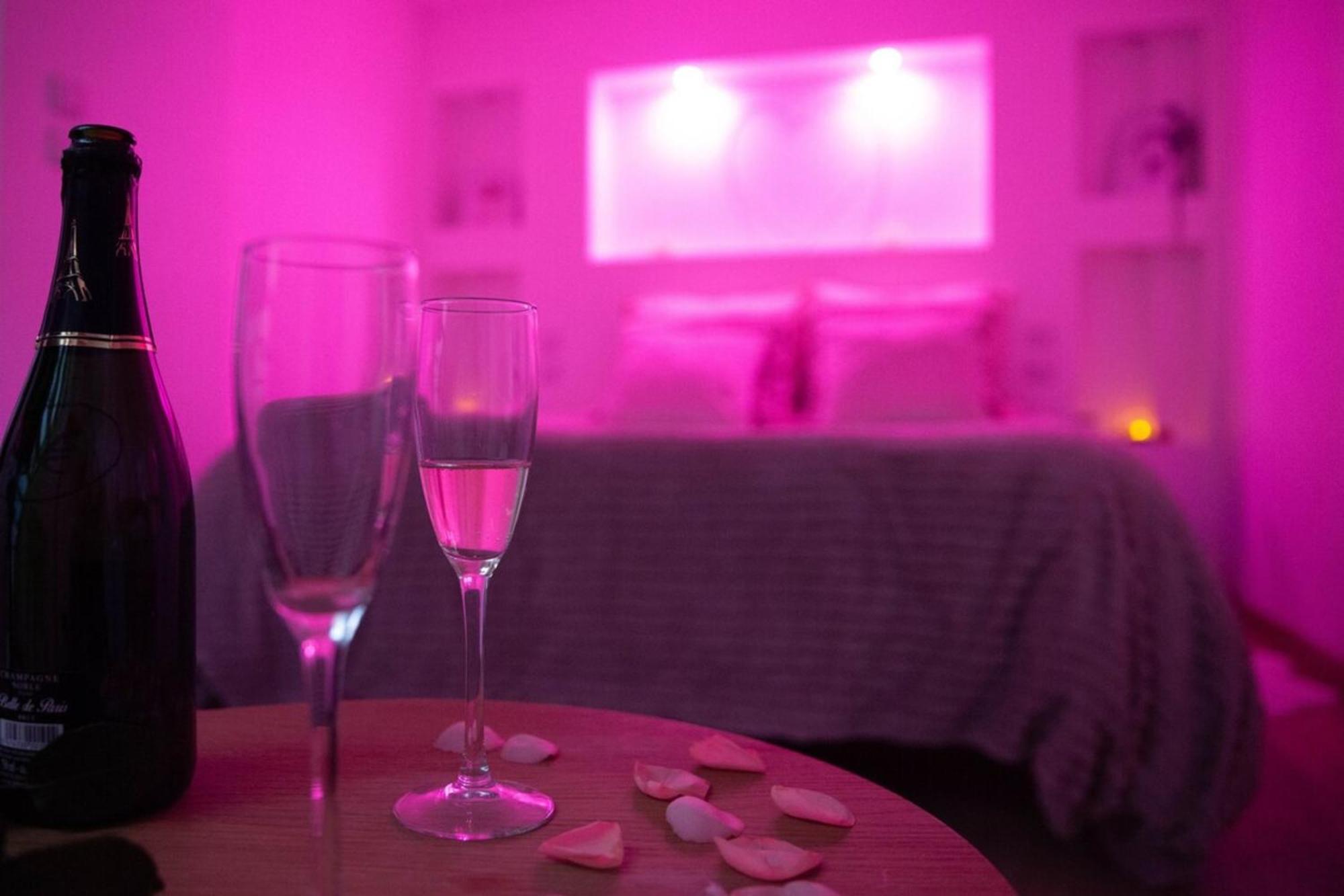 Love Room Perpignan Jacuzzi & Ambiance Romantique Villeneuve-de-la-Raho Exterior foto